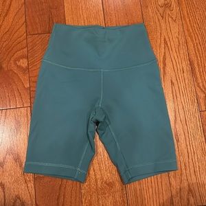 Lululemon Teal 6” seam Wunder Train Biker Shorts Size 4